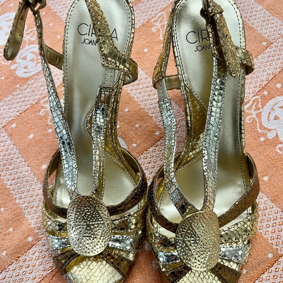 Golden Open Toe High Heels! Like new! - Picture 6 of 8